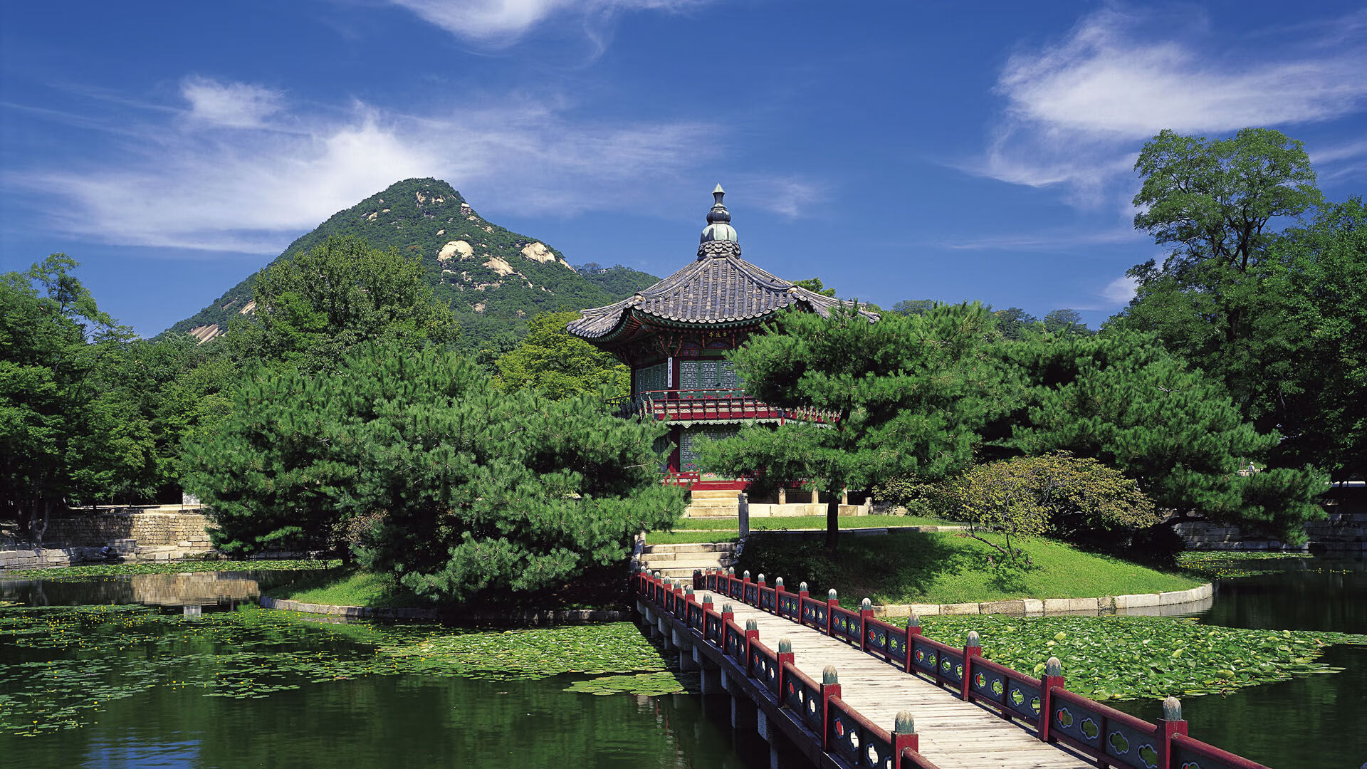 “足球+文化+旅游”产业融合发展新路径在行业中全面铺开，旅游产业融合未来发展趋势