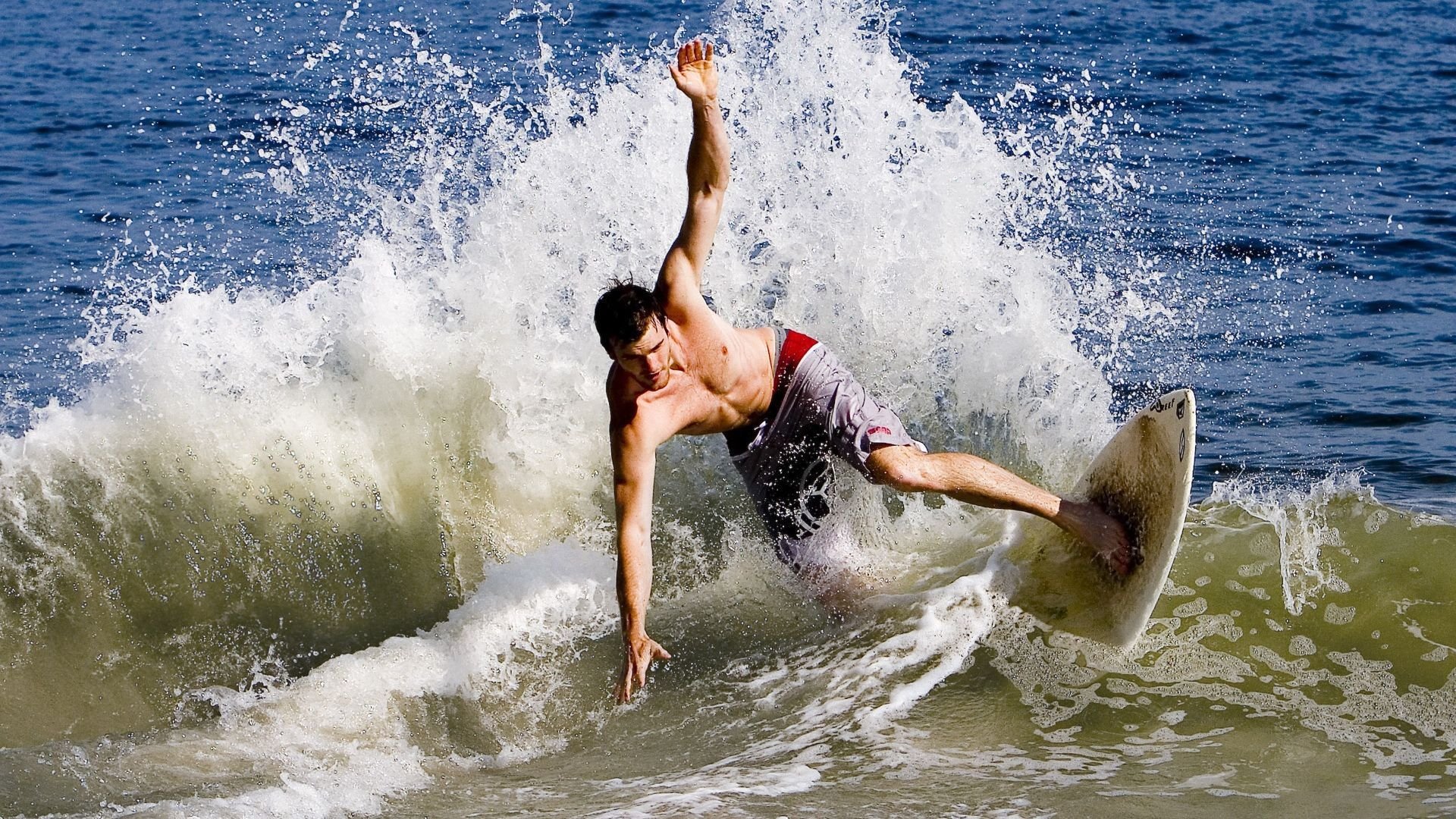 九游娱乐网页版-“球场趣事：运动员场外的爆笑趣味瞬间”，球场上运动员的描写